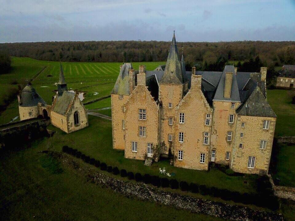 Chateau De Bourgon Montourtier 外观 照片