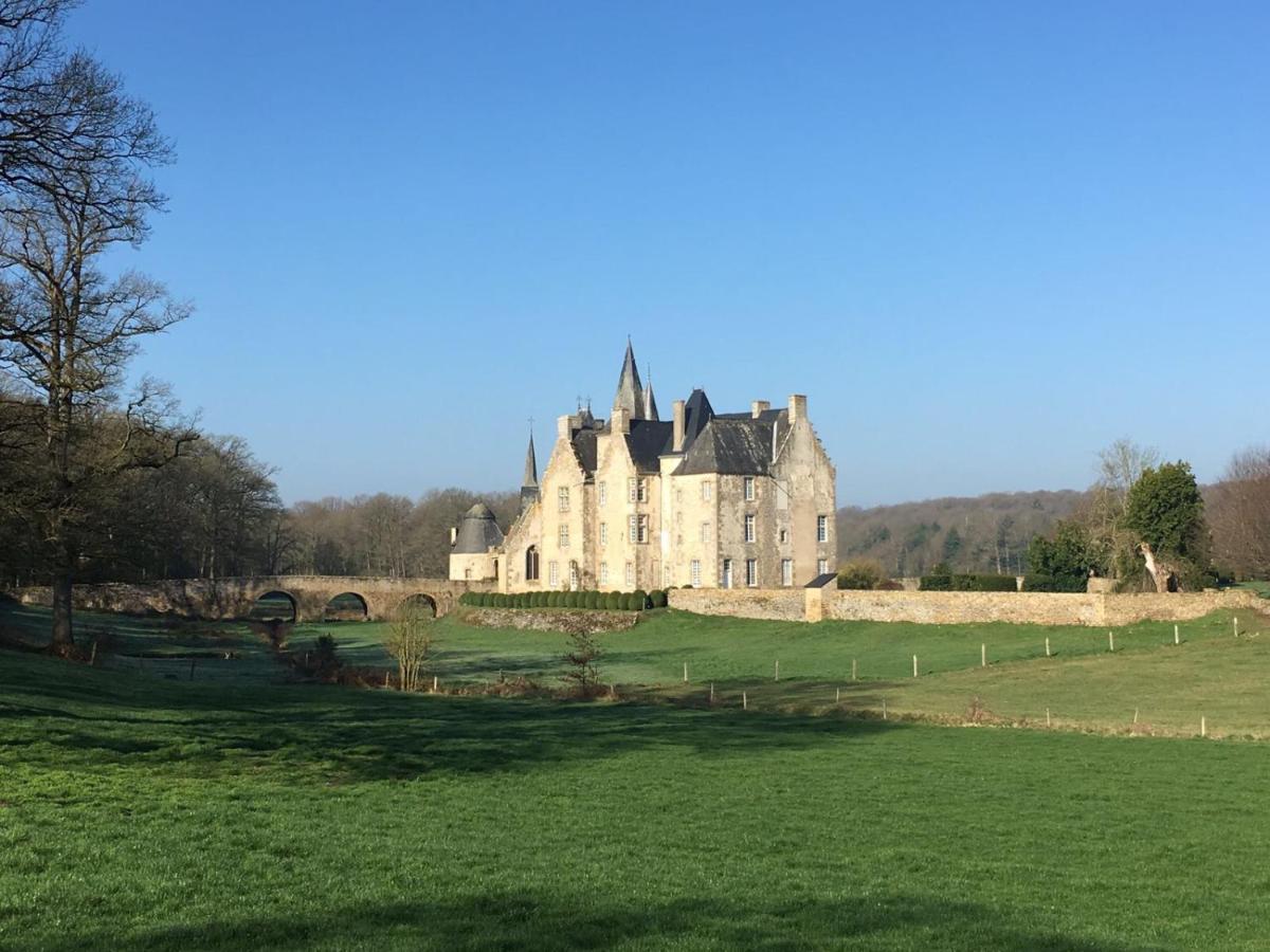 Chateau De Bourgon Montourtier 外观 照片