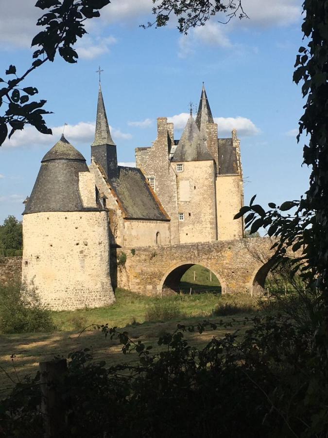 Chateau De Bourgon Montourtier 外观 照片